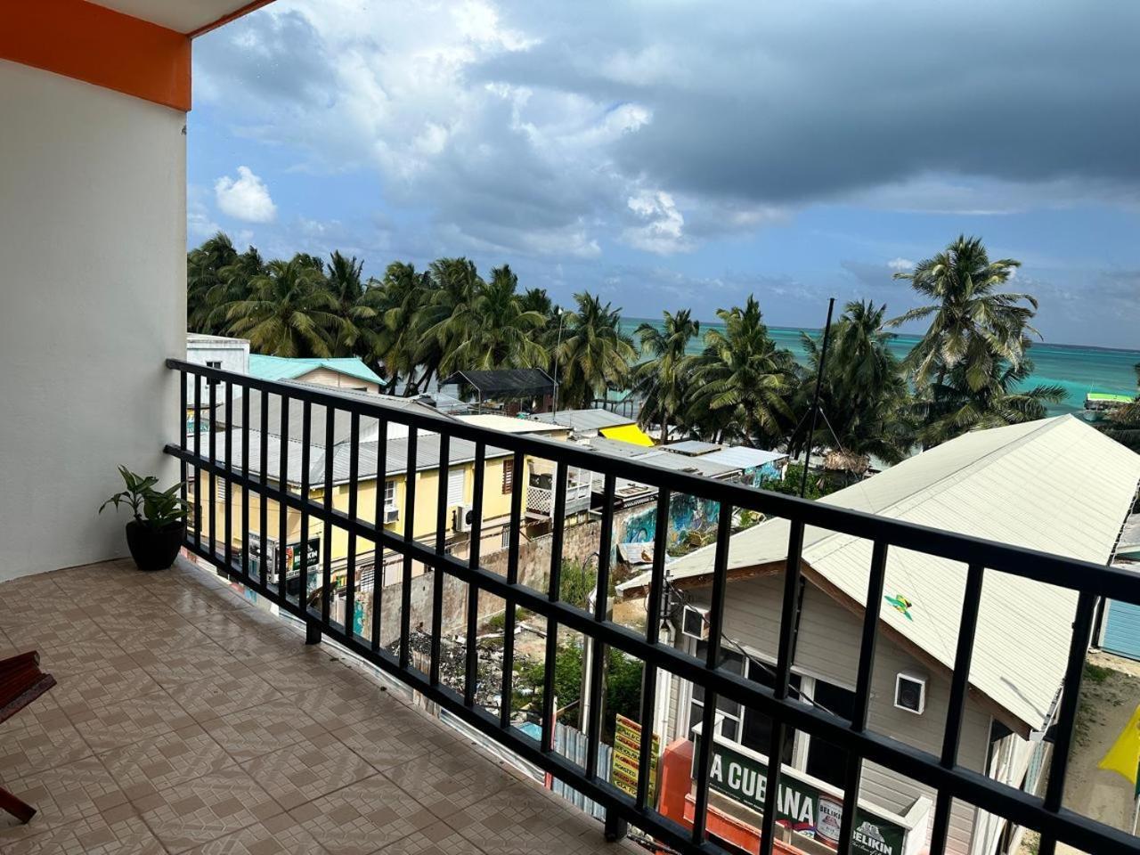Enjoy Hotel Caye Caulker Bagian luar foto